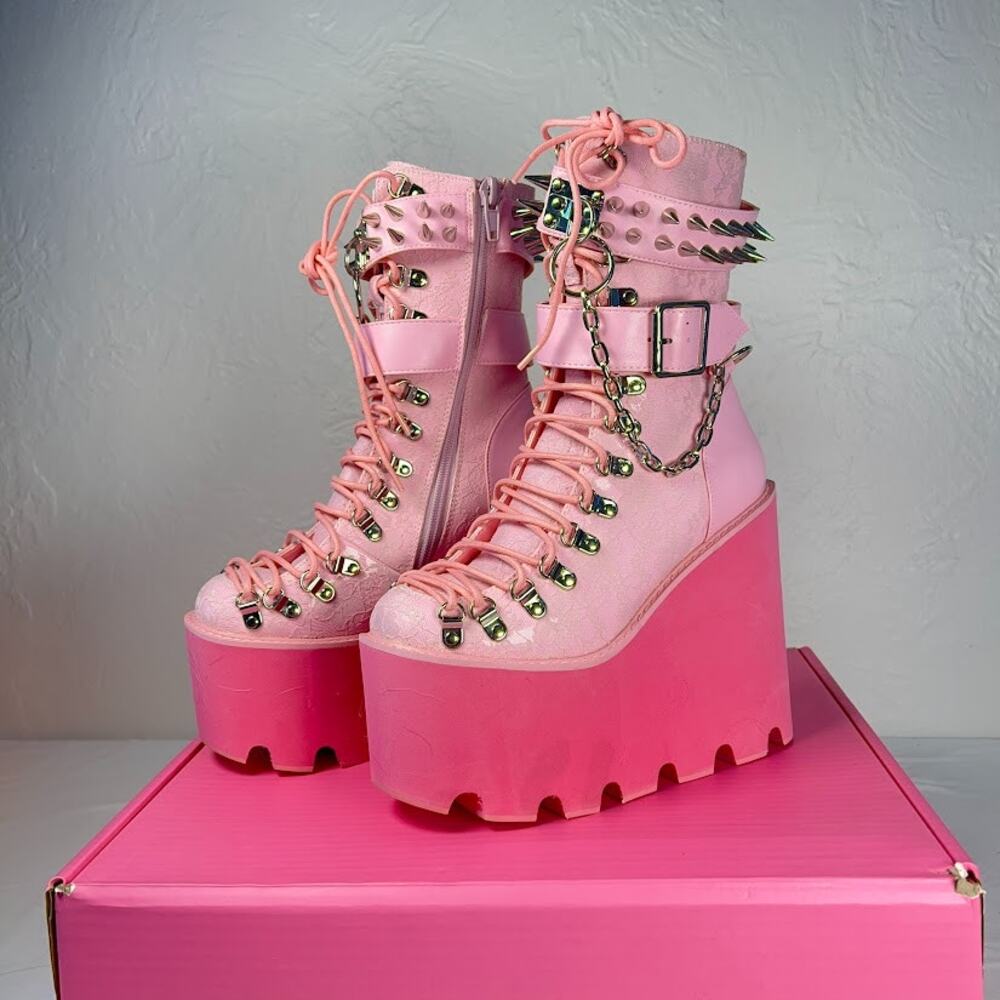 DISCONTINUED Sugar Thrillz Pink Spiked Traitor Platform Boots Dolls Kill Sz 7